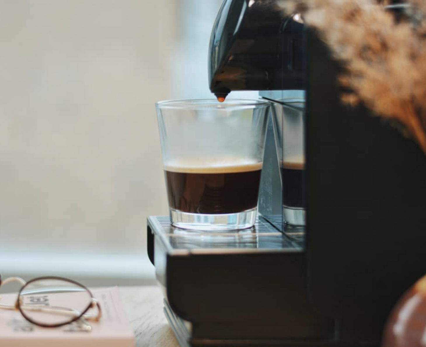 Coffee machine for nespresso pods
